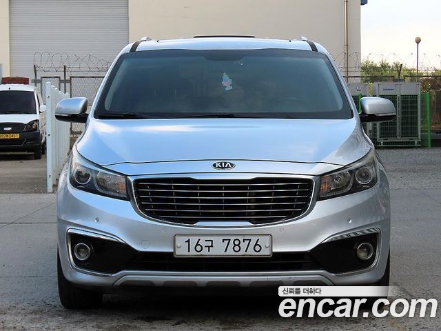 Kia Carnival 9-seater Luxury