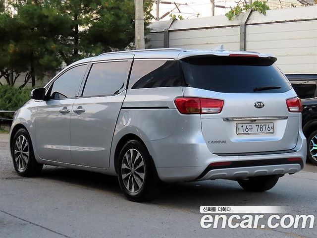 Kia Carnival 9-seater Luxury 2016 — фото 3