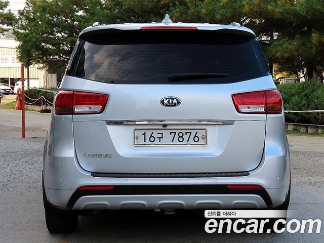 Kia Carnival 9-seater Luxury 2016 — фото 4