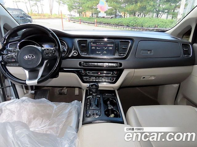 Kia Carnival 9-seater Luxury 2016 — фото 8