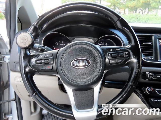 Kia Carnival 9-seater Luxury 2016 — фото 9