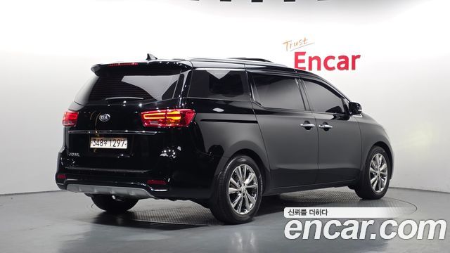 Kia Carnival 9-Seater Prstige 2019 — фото 2