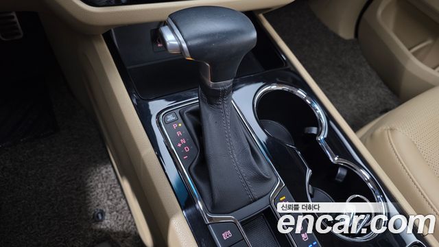 Kia Carnival 9-Seater Prstige 2019 — фото 9