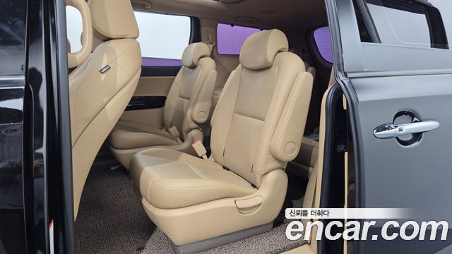 Kia Carnival 9-Seater Prstige 2019 — фото 11