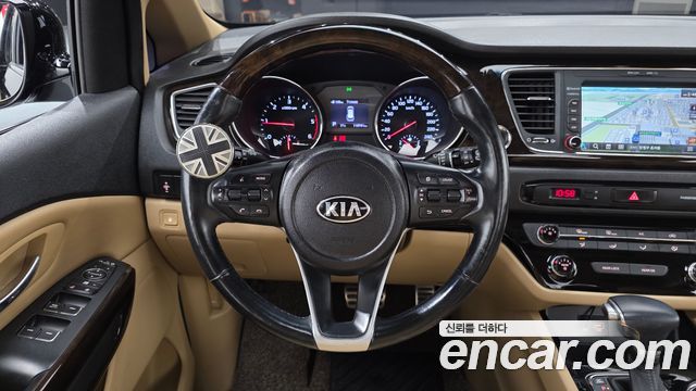 Kia Carnival 9-Seater Prstige 2019 — фото 15