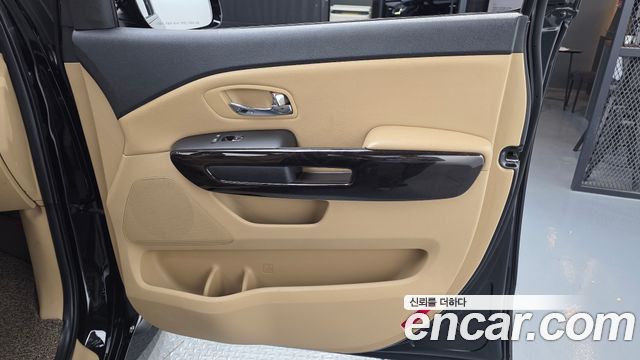 Kia Carnival 9-Seater Prstige 2019 — фото 25