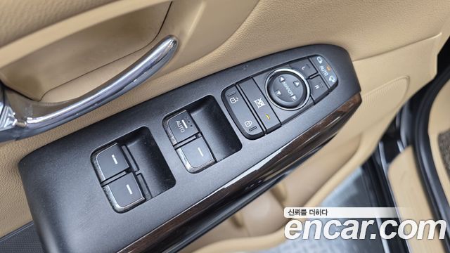 Kia Carnival 9-Seater Prstige 2019 — фото 27