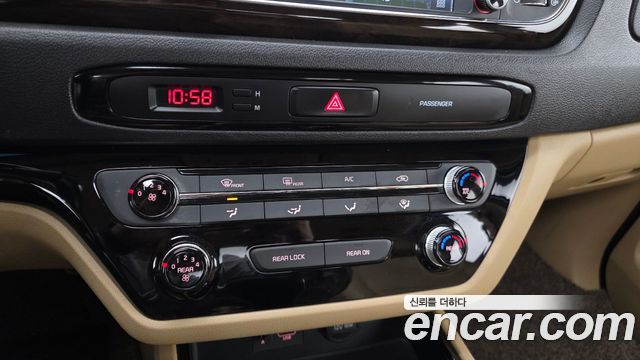 Kia Carnival 9-Seater Prstige 2019 — фото 32