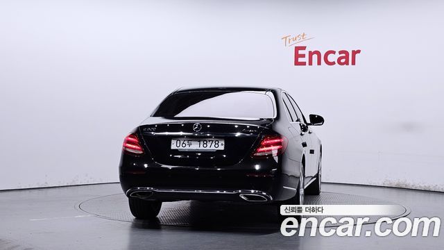 Mercedes-Benz E-Class (W213) E300 4MATIC Exclusive 2018 — фото 4