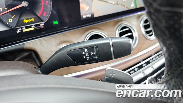Mercedes-Benz E-Class (W213) E300 4MATIC Exclusive 2018 — фото 9