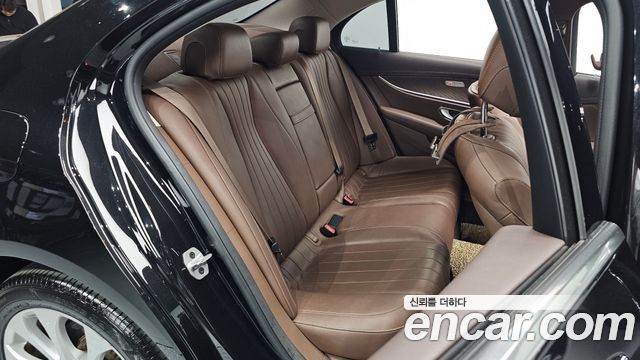 Mercedes-Benz E-Class (W213) E300 4MATIC Exclusive 2018 — фото 12