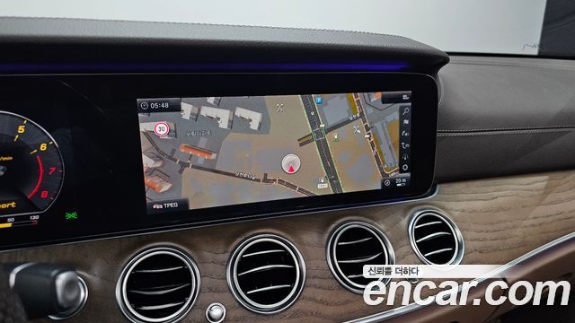 Mercedes-Benz E-Class (W213) E300 4MATIC Exclusive 2018 — фото 15
