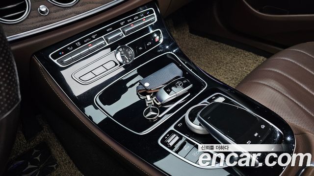 Mercedes-Benz E-Class (W213) E300 4MATIC Exclusive 2018 — фото 17