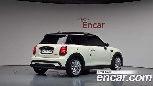 MINI Cooper Classic Plus 3rd 2022 — фото 2