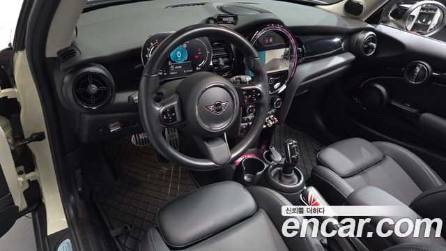 MINI Cooper Classic Plus 3rd 2022 — фото 7