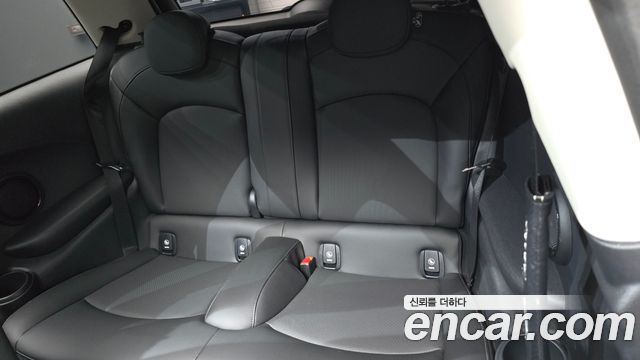 MINI Cooper Classic Plus 3rd 2022 — фото 11