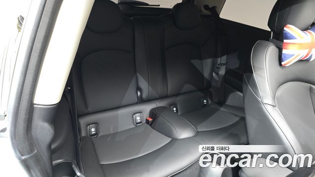 MINI Cooper Classic Plus 3rd 2022 — фото 12