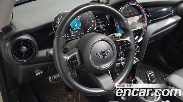 MINI Cooper Classic Plus 3rd 2022 — фото 13