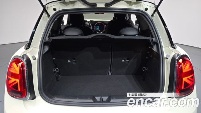 MINI Cooper Classic Plus 3rd 2022 — фото 19