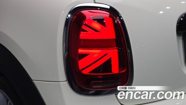 MINI Cooper Classic Plus 3rd 2022 — фото 23