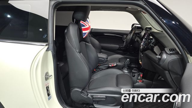 MINI Cooper Classic Plus 3rd 2022 — фото 26