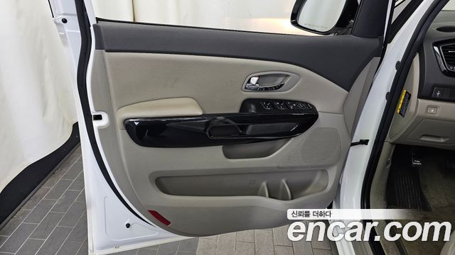 Kia Carnival 11-seater Prestige 2018 — фото 24