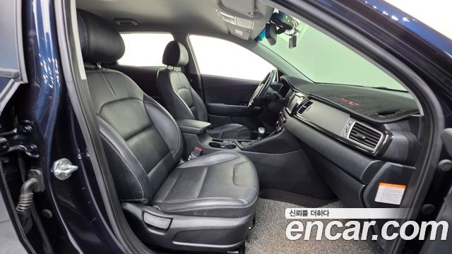 Kia Niro Prestige 2018 — фото 10