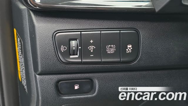 Kia Niro Prestige 2018 — фото 13