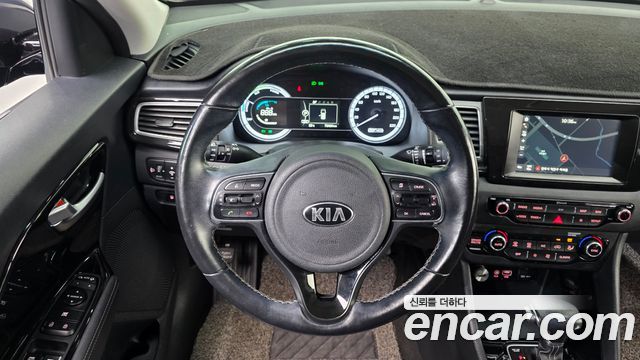 Kia Niro Prestige 2018 — фото 14