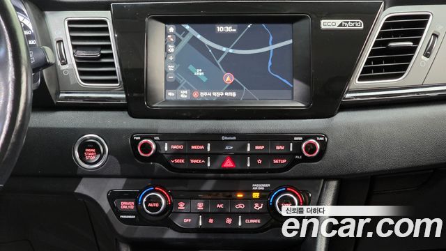 Kia Niro Prestige 2018 — фото 16