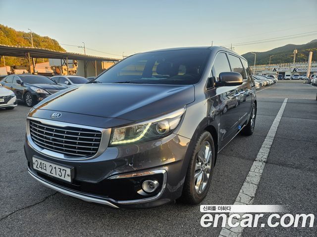 Kia Carnival 7-seater Limousine President