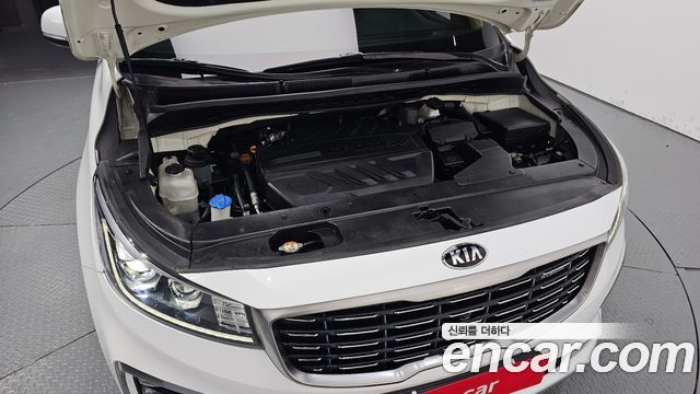 Kia Carnival 9-Seater Hi-Limousine Noblesse Special 2019 — фото 6