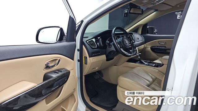 Kia Carnival 9-Seater Hi-Limousine Noblesse Special 2019 — фото 10