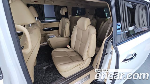 Kia Carnival 9-Seater Hi-Limousine Noblesse Special 2019 — фото 12