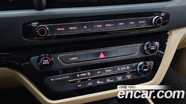 Kia Carnival 9-Seater Hi-Limousine Noblesse Special 2019 — фото 17