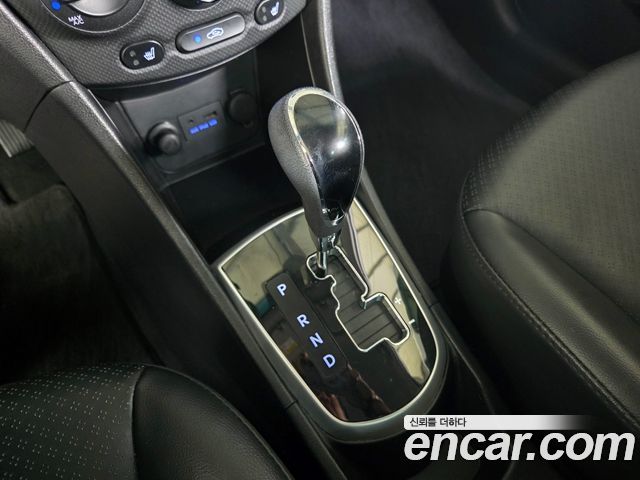 Hyundai Accent (New) 1.4 VVT Premier 2012 — фото 20