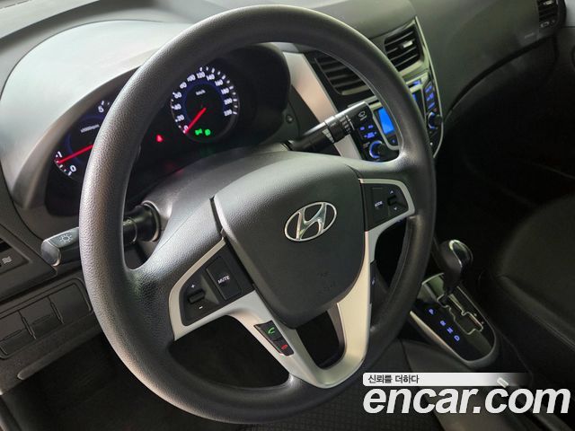 Hyundai Accent (New) 1.4 VVT Premier 2012 — фото 21