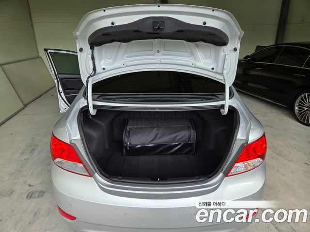Hyundai Accent (New) 1.4 VVT Premier 2012 — фото 23