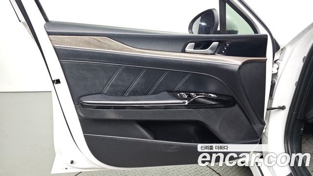 Kia K5 (III) 2.0 Signature 2020 — фото 24