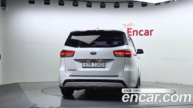 Kia Carnival 9-seater Prestige 2015 — фото 4