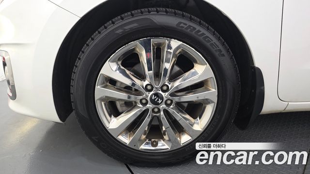 Kia Carnival 9-seater Prestige 2015 — фото 5