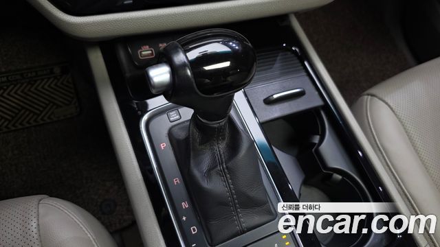 Kia Carnival 9-seater Prestige 2015 — фото 9