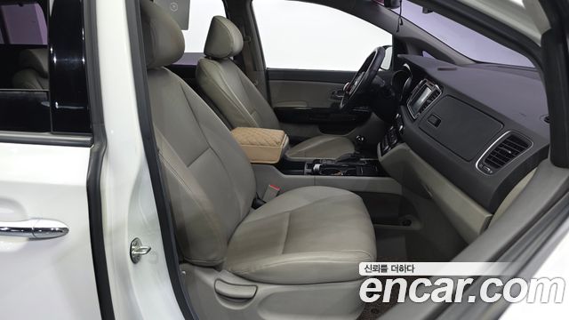 Kia Carnival 9-seater Prestige 2015 — фото 11