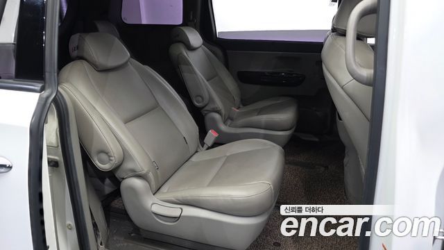 Kia Carnival 9-seater Prestige 2015 — фото 12
