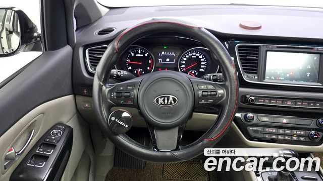 Kia Carnival 9-seater Prestige 2015 — фото 13