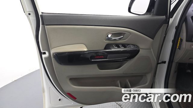 Kia Carnival 9-seater Prestige 2015 — фото 25