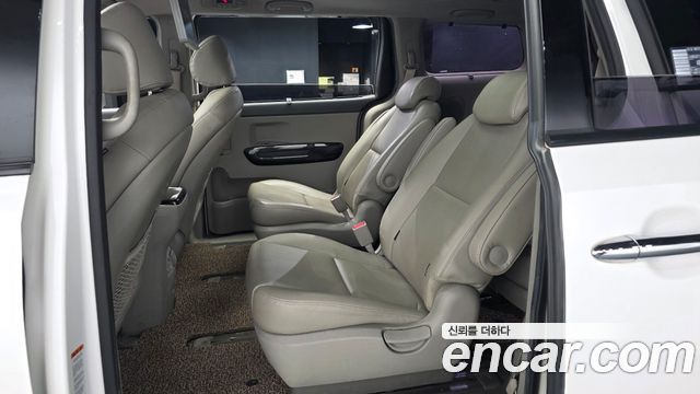 Kia Carnival 9-seater Prestige 2015 — фото 26
