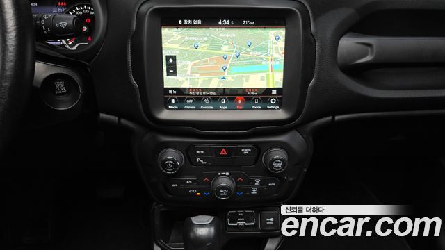 Jeep Renegade 2.4 Limited 2020 — фото 19