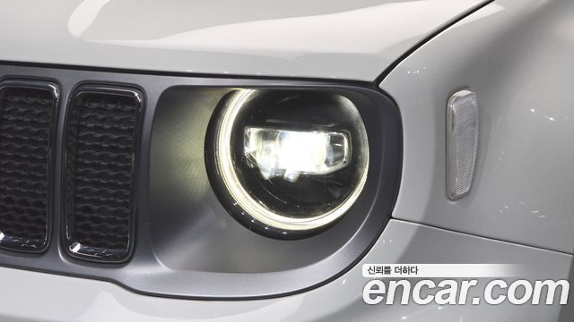 Jeep Renegade 2.4 Limited 2020 — фото 28