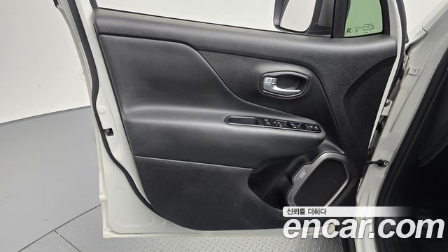 Jeep Renegade 2.4 Limited 2020 — фото 30